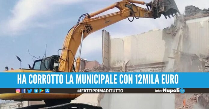 Demolita la palazzina abusiva dell'esattore del clan Lo Russo