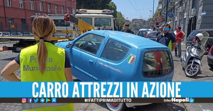 Rimossa un'auto riverniciata per la festa dello scudetto del Napoli