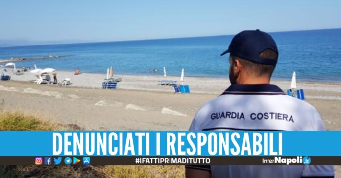 Tre lidi occupavano la spiaggia libera del Cilento, scattano gli sgomberi