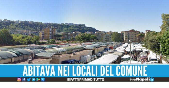 Denunciati il 'custode' e multati 5 venditori del mercatino di Fuorigrotta