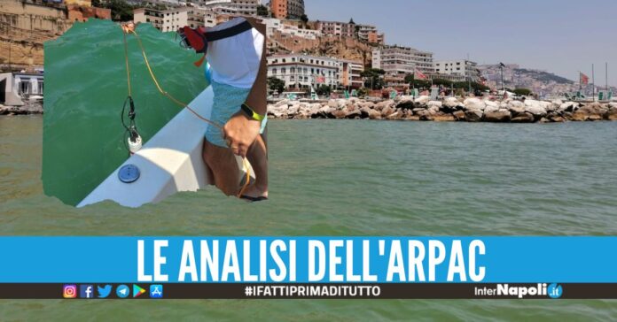 Colore anomalo del mare di Napoli, analizzata l'acqua in 5 punti