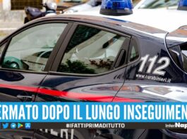 Aggredisce i carabinieri con un cartello stradale, caos a Bacoli