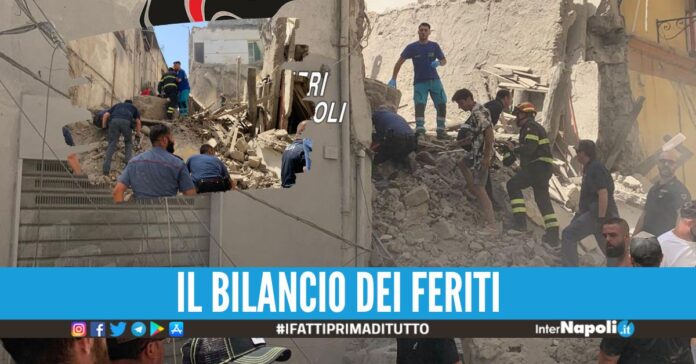 Crollo a Torre del Greco, si cerca una donna intrappolata tra le macerie