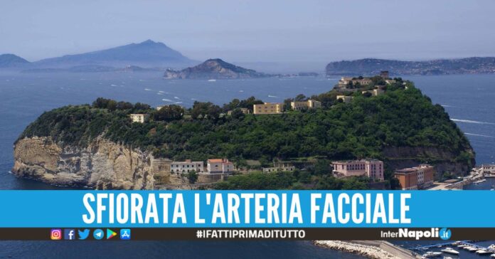 Caos nel carcere di Nisida, sfregia l'altro detenuto con un taglierino