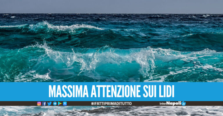 Allerta meteo in Campania, vento forte e mare agitato: rischio sicurezza sugli stabilimenti balneari