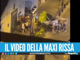 Vendetta passionale nel Napoletano, 3 donne picchiate in strada Quella 'si tiene' a mio marito