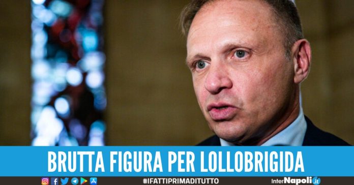 Lollobrigida fa affermazioni sconvenienti in merito alla sana alimentazione, il ministro dichiara che i poveri mangiano meglio; per questo viene attaccato dagli altri partecipanti.