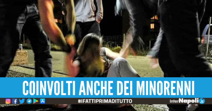 Ragazza viene violentata a turno da un gruppo di 7 ragazzi.