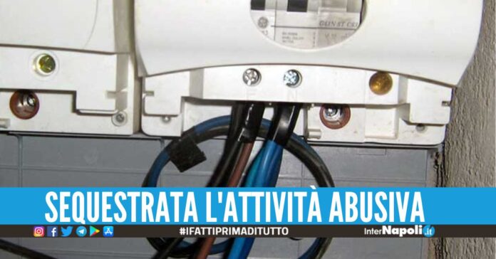 Blitz nell'officina a Napoli, scoperto il furto di energia elettrica