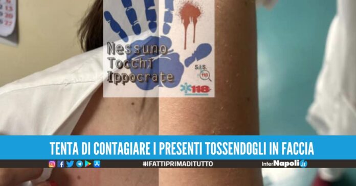 Donna positiva al covid picchia l'infermiera della clinica ad Acerra