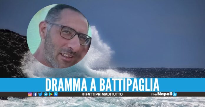 Si tuffa in mare per salvare i suoi figli, addio a papà Francesco