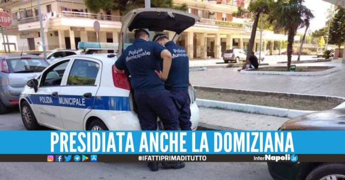 Controlli nella zona lidi a Mondragone, multe e 7 veicoli sequestrati