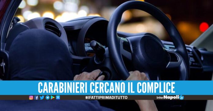 Stacca il gps del Renagade per rubarlo, arrestato 58enne di Napoli