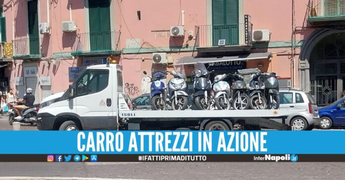 napoli guida senza casco assicurazione