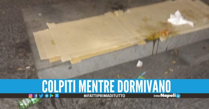 Follia a Napoli, lanciano uova e gavettoni contro i senzatetto