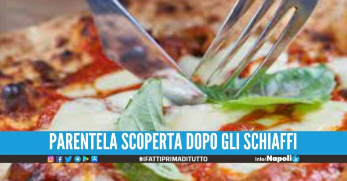Si picchiano fuori la pizzeria nel Napoletano, poi scoprono di essere parenti