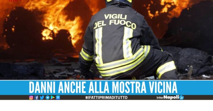 Incendio nel noto di ristorante di Napoli, danni ai condizionatori