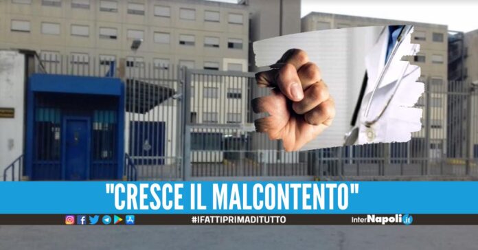 Medico aggredito nel carcere di Secondigliano, corsa in ospedale