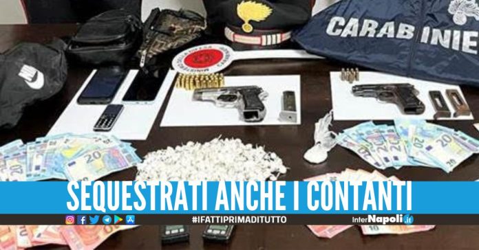 Inseguimento lungo la Domiziana, fuggitivi bloccati con pistole e droga
