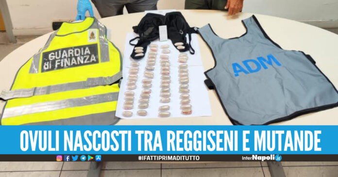 Donna arrestata all'aeroporto di Capodichino, nascondeva 62 ovuli di droga dal valorfe di oltre 100mila euro