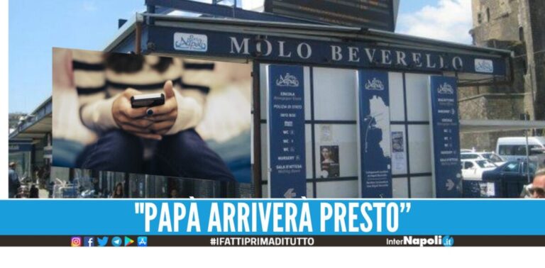 Follia al molo Beverello, papà abbandona le figlie minorenni per una maschera