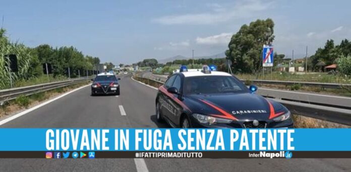 Smart sfreccia sulla Domiziana, scatta l'inseguimento per 6 km