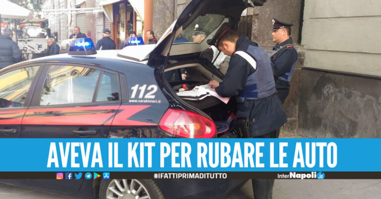 A bordo di un'auto rubata crea il panico nella notte a Giugliano, preso dopo un inseguimento