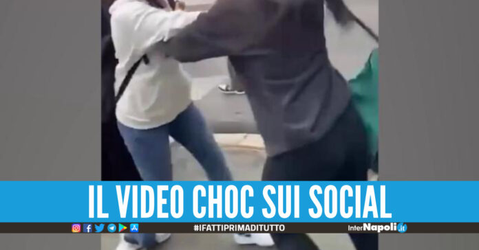 Aggressione fuori scuola