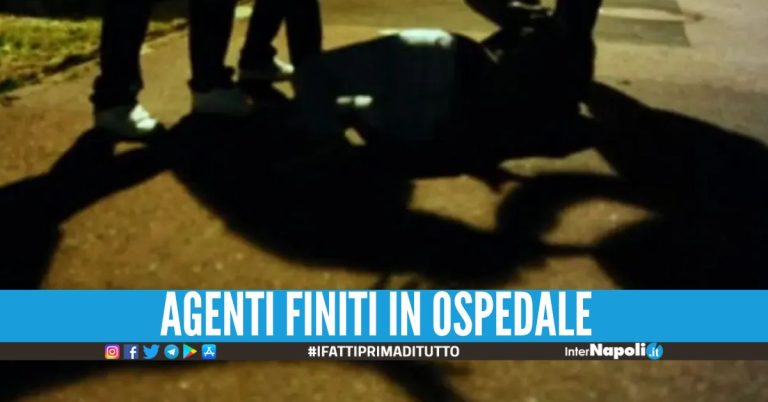 Agenti municipali accerchiati e picchiati a Napoli, c'è il primo arresto