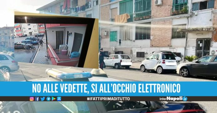 Spaccio sotto l'occhio delle videocamere, scatta il blitz nel Rione Traiano