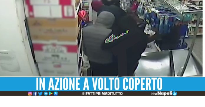 Assalti armati contro i negozi dell'area vesuviana, presi 2 rapinatori