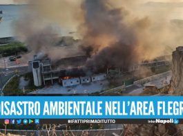 Disastro a Pozzuoli, in fiamme l'ex fabbrica Sofer il fumo nero visibile da chilometri