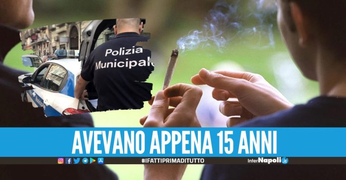Minorenni scoperti a drogarsi in strada a Napoli, gli agenti li segnalano ai genitori Controllateli meglio