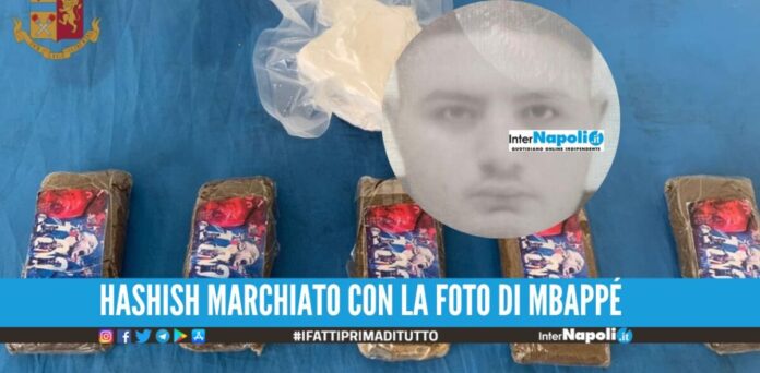 Cocaina e hashish nascosti in casa, scattano le manette a Pianura