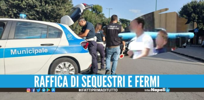 Bimbi portati in scooter senza casco, multe da 80mila a Scampia