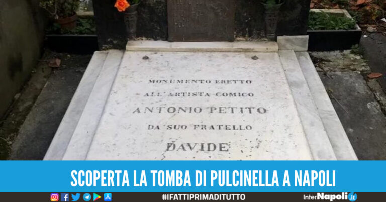L'associazione 'Figli del Sud, popolo sovrano' scopre nel cimitero di Poggioreale, a Napoli, la tomba di Pulcinella.