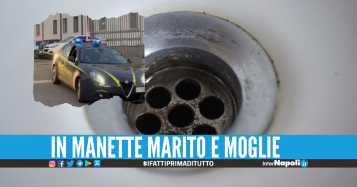 Fugge sui tetti e la moglie getta la droga nel lavello, 2 arresti a Caivano