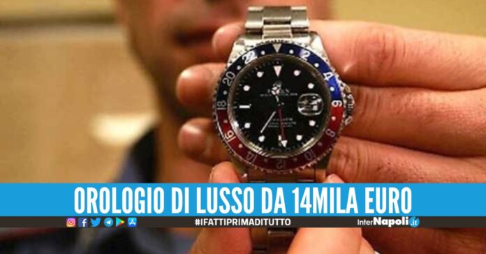 Paga un Rolex con un assegno falso, preso truffatore a Casavatore