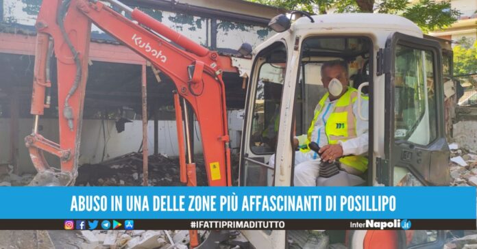 Parte l'abbattimento dell'ex Chalet La Terrazza, era completamente abusivo