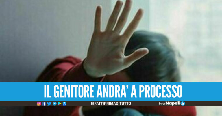 Scopre che il figlio 14enne è gay, il padre: "O diventi etero o ti butto dal balcone" 
