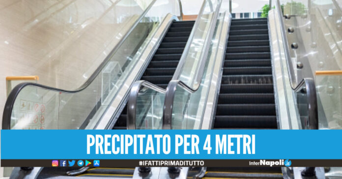Foto di repertorio scale mobili