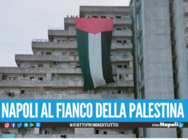 Napoli al fianco della Palestina, mega bandiera nella Vela di Scampia scontro sul bombardamento dell'ospedale a Gaza