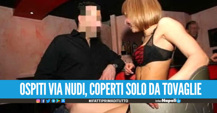 Rissa nel club per scambisti, i clienti scappano nudi dal locale 