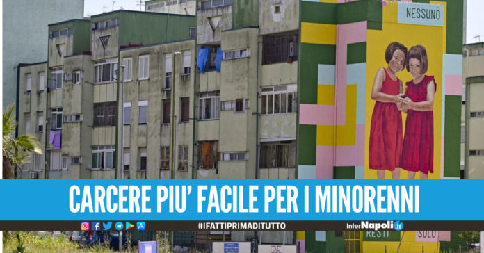 Approvato il Decreto Caivano, pene più severe per i minori ed i genitori che non mandano figli a scuola