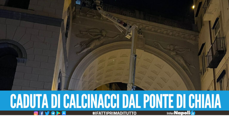 Caduta di calcinacci dal Ponte di Chiaia, scatta la messa in sicurezza