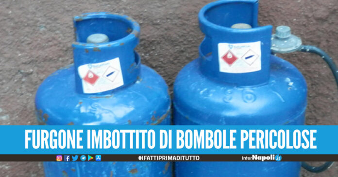 Beccati con 98 bombole di contrabbando nel furgone, nei guai due pregiudicati di Calvizzano