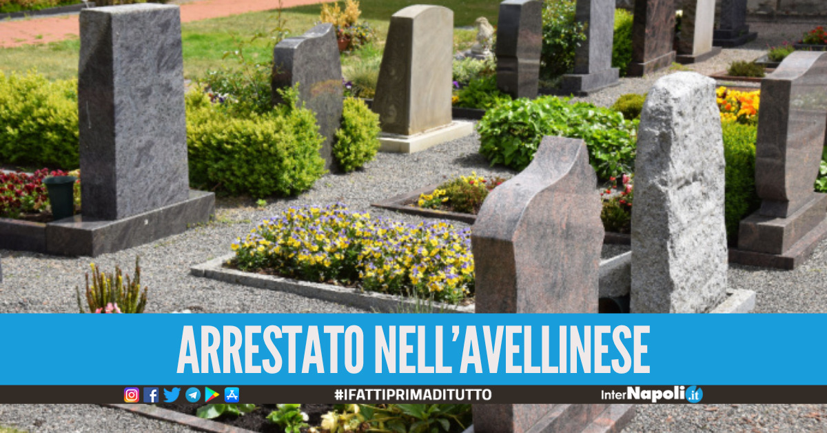 La famiglia del defunto non lo paga, lui va al cimitero e distrugge la