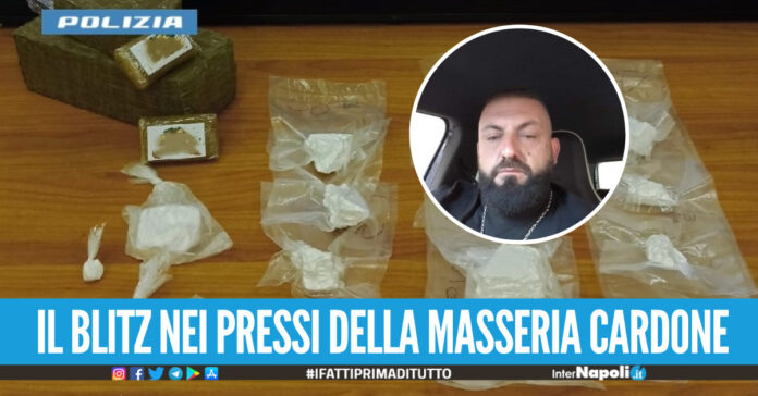 Movimenti sospetti a Secondigliano, agenti lo seguono nel vicono e catturano l'insospettabile