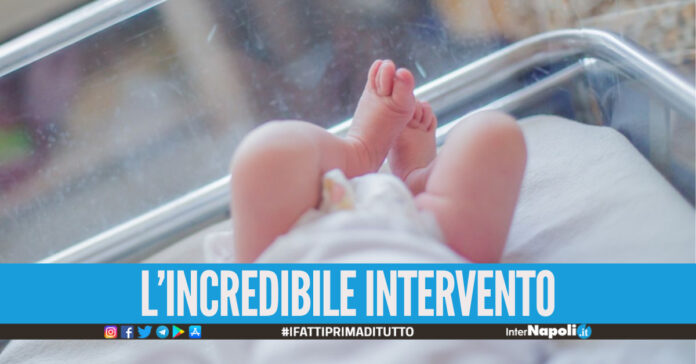 Neonato foto di repertorio
