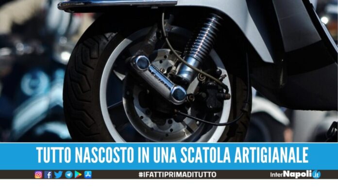 Droga nascosta vicino al motore, 20enne arrestato a Mugnano